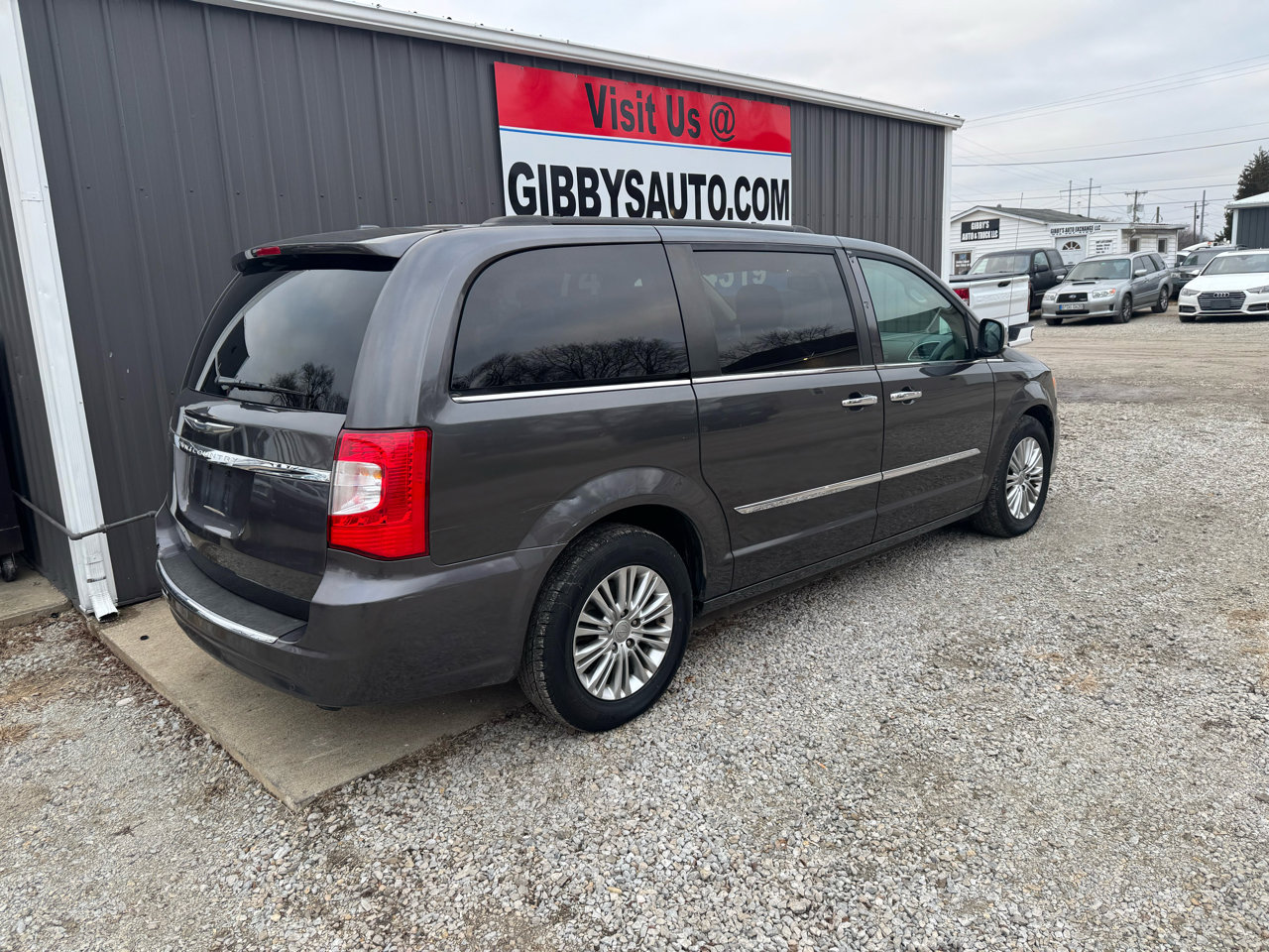 Used 2015 Chrysler Town & Country Touring-L w/ Driver Convenience Group image 5