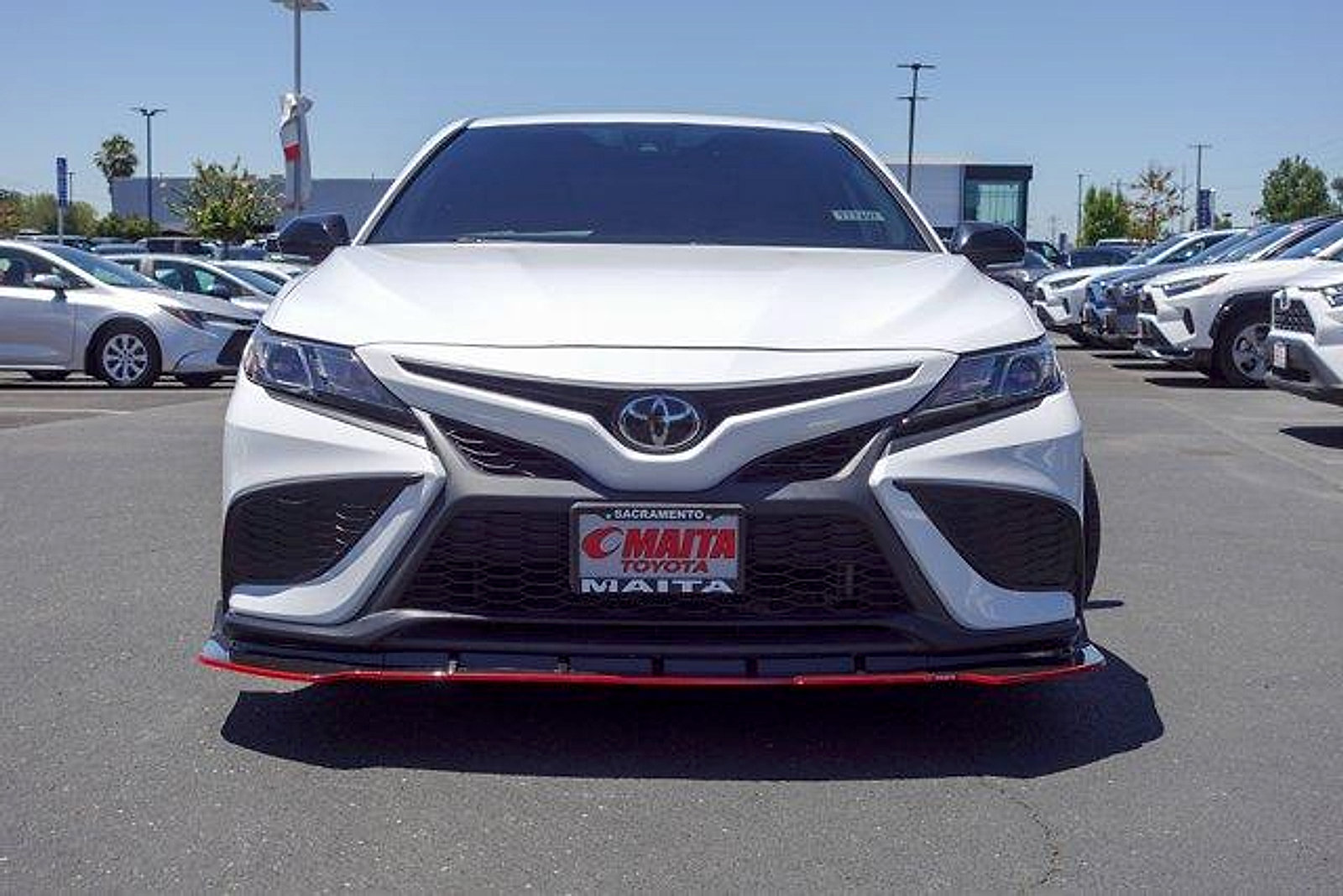 Used 2022 Toyota Camry SE FWD image 3