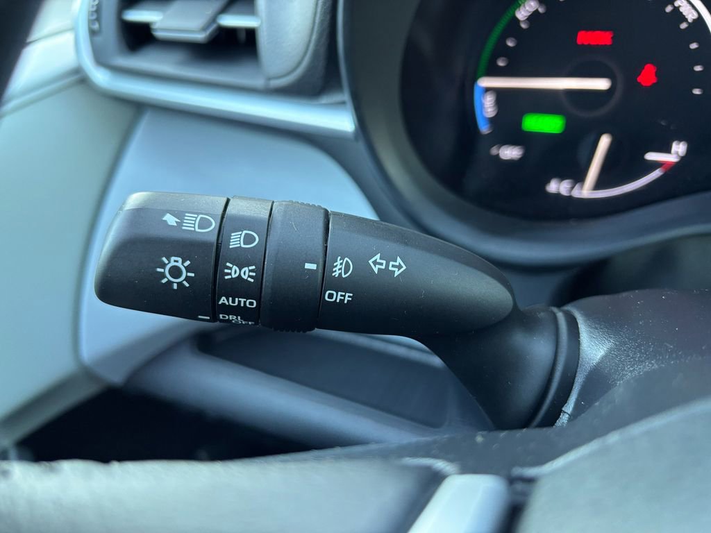 Used 2025 Toyota Sienna XLE image 25