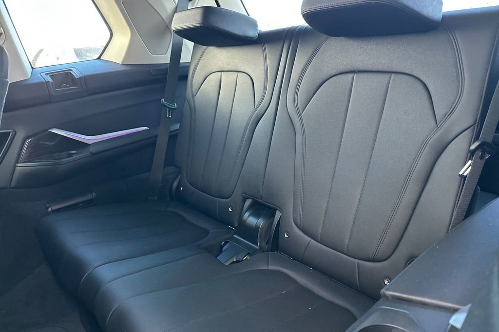 Used 2020 BMW X7 xDrive40i w/ Parking Assistance Package image 16