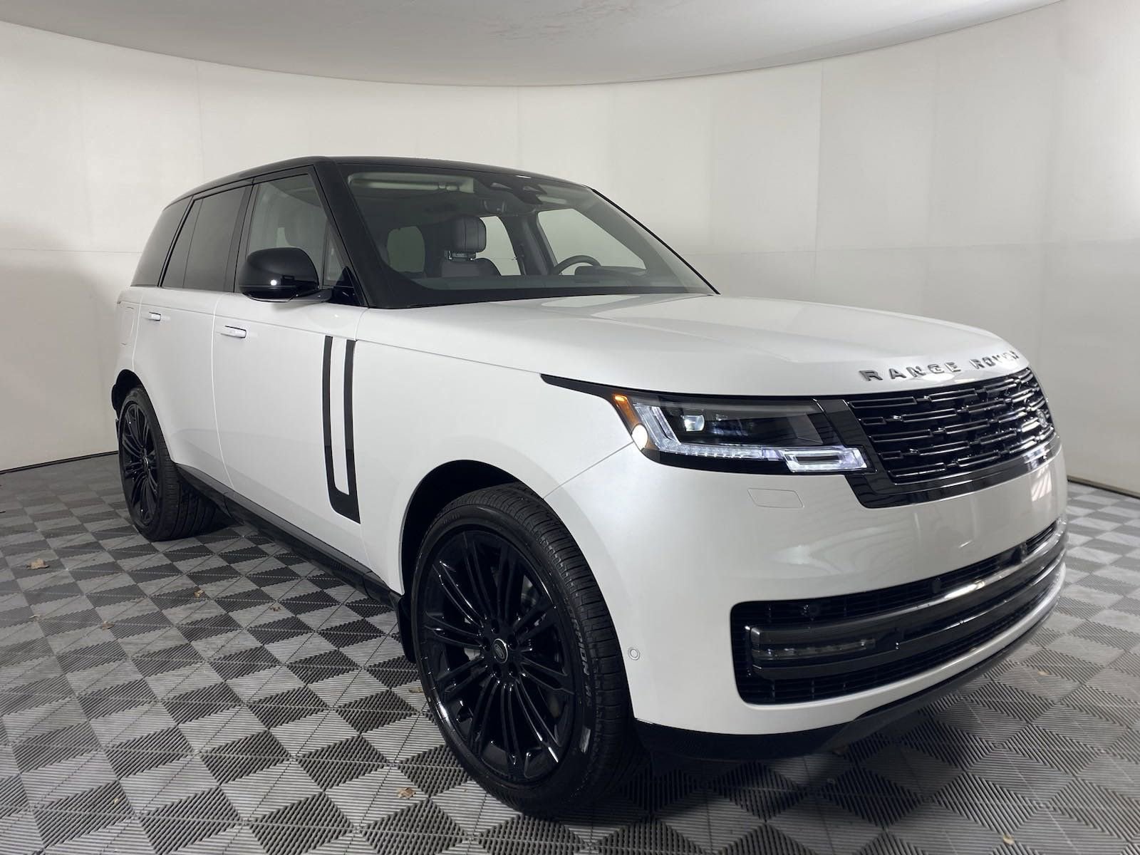 New 2025 Land Rover Range Rover SE image 5