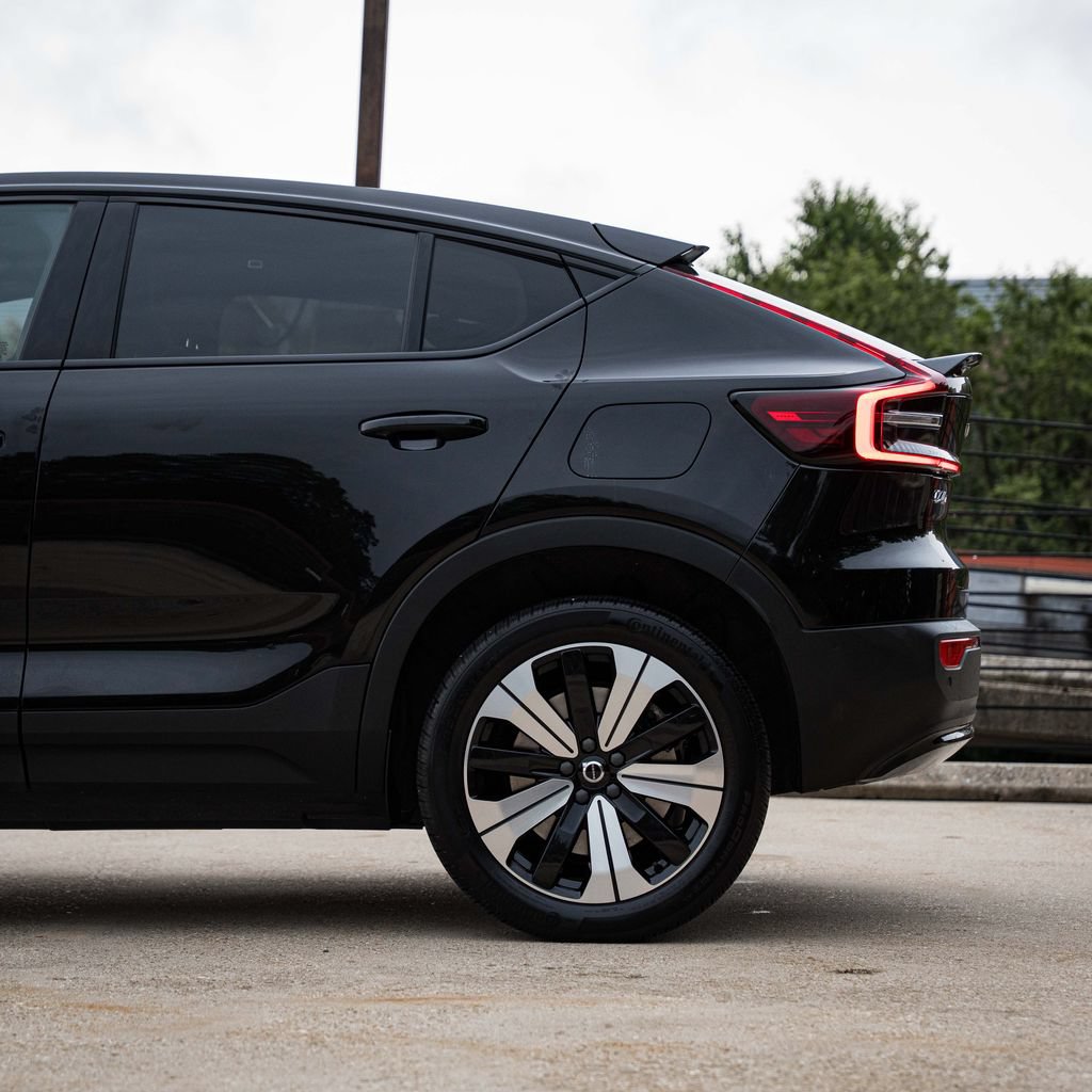 Certified 2023 Volvo C40 P8 Recharge Plus w/ Protection Package Premier AWD/4WD image 4