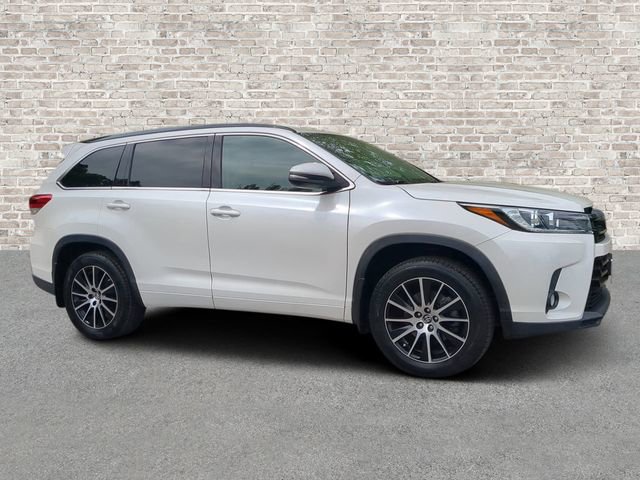 Used 2018 Toyota Highlander SE