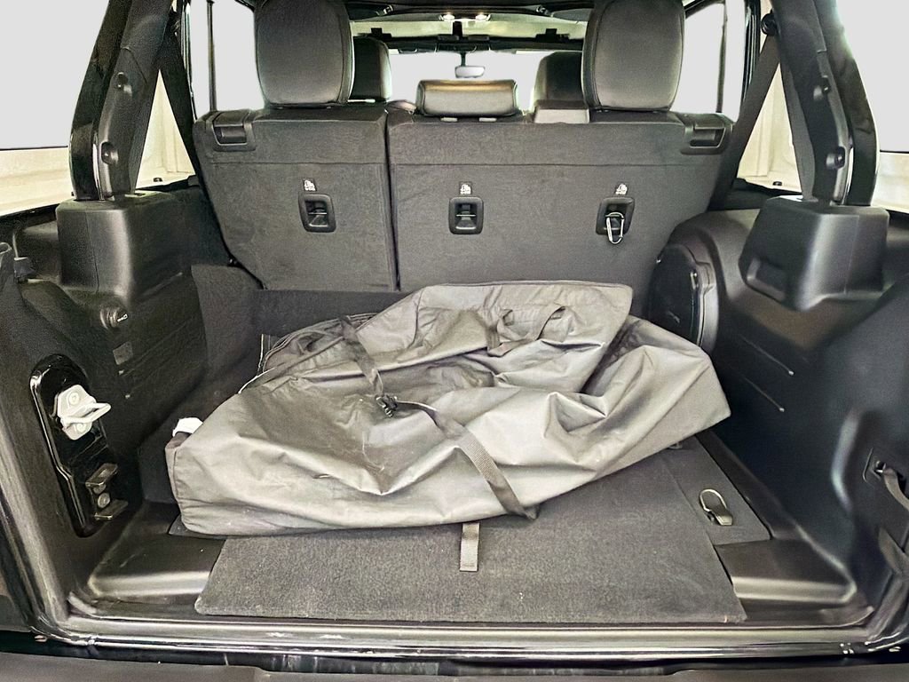 Used 2023 Jeep Wrangler Unlimited Sahara w/ Cold Weather Group image 28