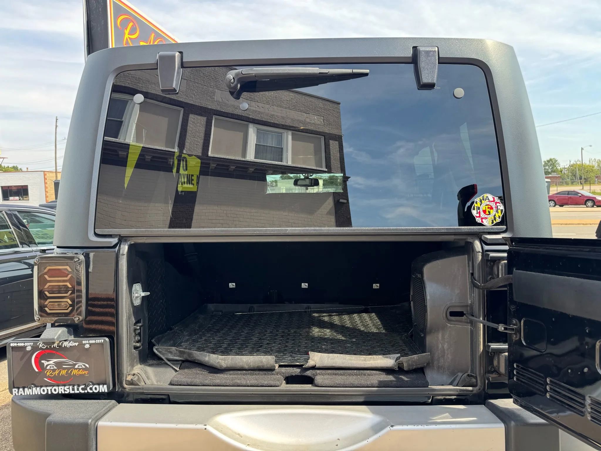 Used 2013 Jeep Wrangler Unlimited Sahara w/ Connectivity Group image 12