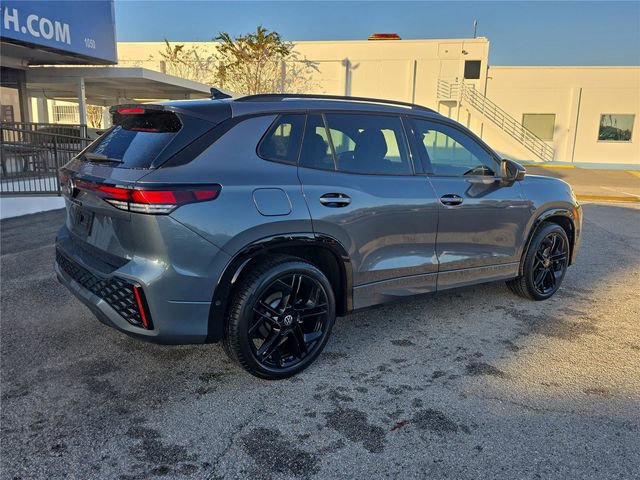 New 2026 Volkswagen Tiguan SE R-Line image 3