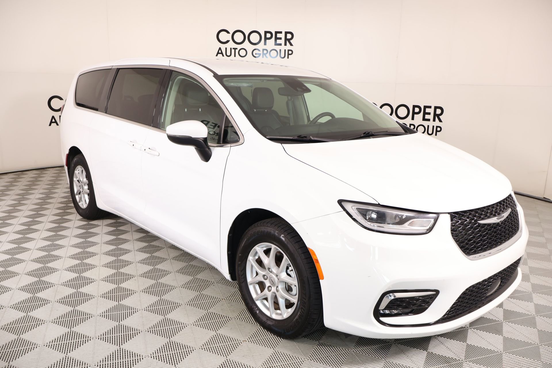 Used 2023 Chrysler Pacifica Touring-L