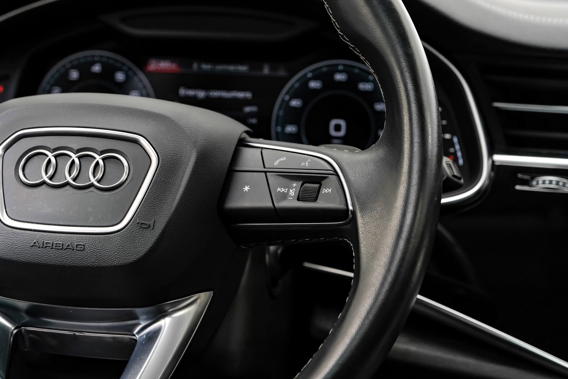 Used 2023 Audi Q8 Premium Plus w/ Premium Plus Package image 22