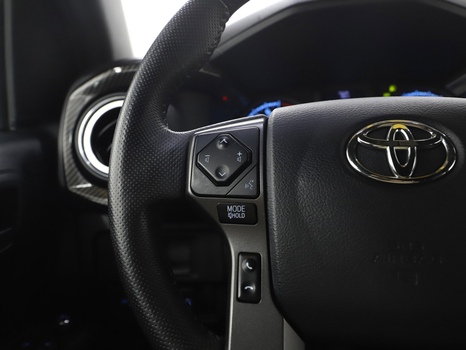 Used 2018 Toyota Tacoma TRD Sport AWD/4WD image 25