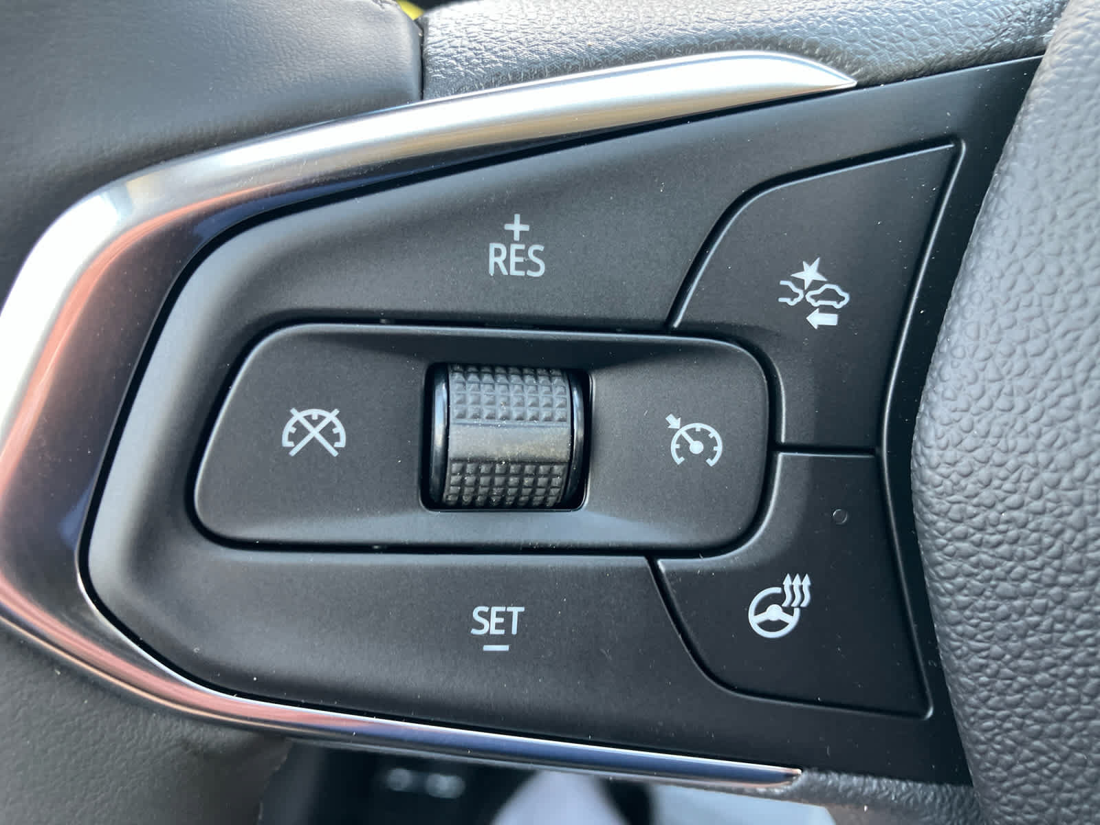 New 2026 Chevrolet Trax ACTIV w/ Sunroof Package FWD image 17