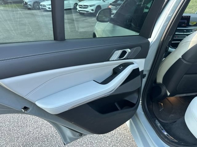 Used 2025 BMW X5 xDrive40i w/ M Sport Package AWD/4WD image 10