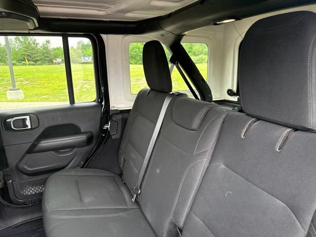 Used 2018 Jeep Wrangler Unlimited Sahara AWD/4WD image 28