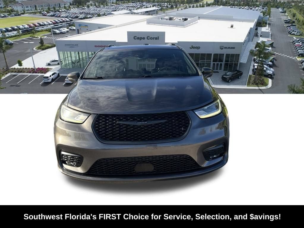 Used 2021 Chrysler Pacifica Touring w/ S Appearance Package FWD image 2