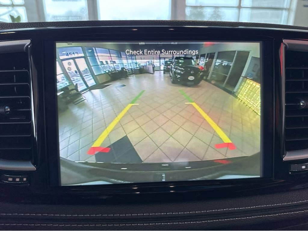 Used 2024 Chrysler Pacifica Touring-L image 21