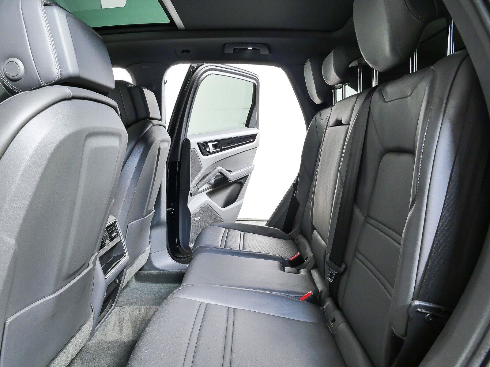 Certified 2021 Porsche Cayenne AWD/4WD image 23