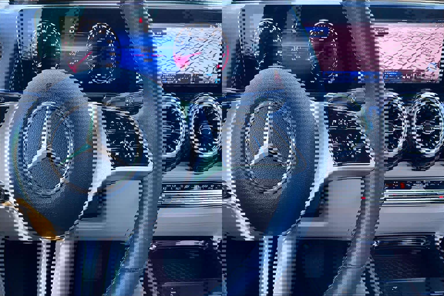 Used 2025 Mercedes-Benz GLB 250 image 25