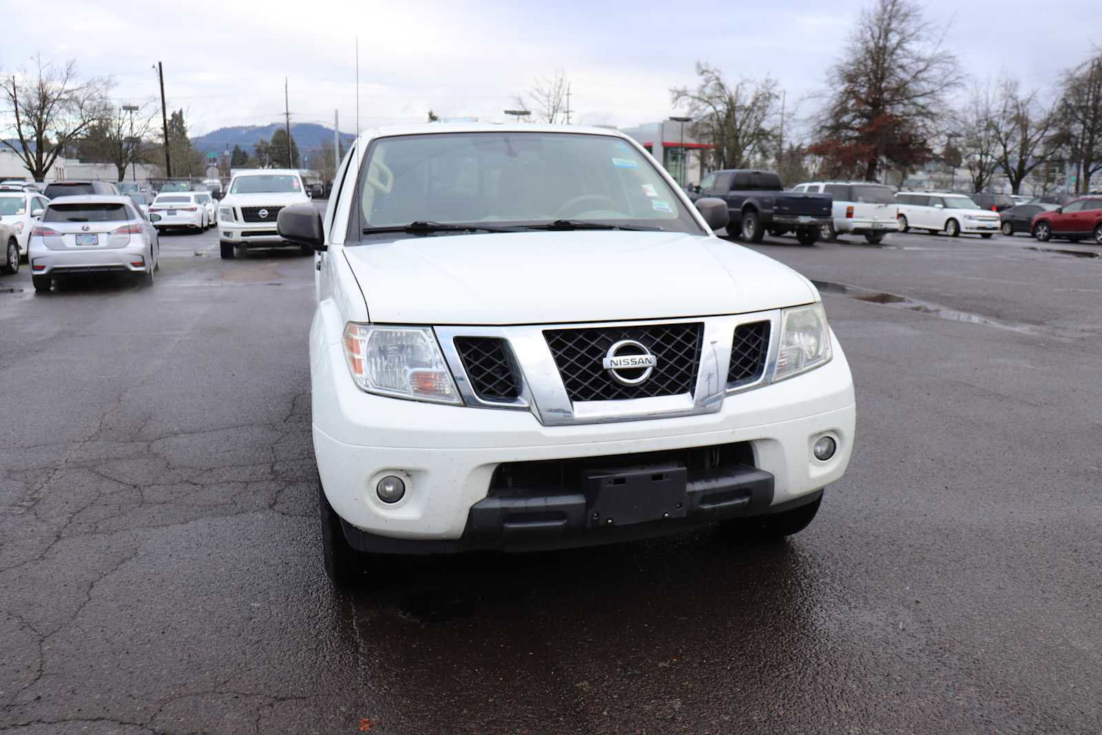 Used 2018 Nissan Frontier SV image 3
