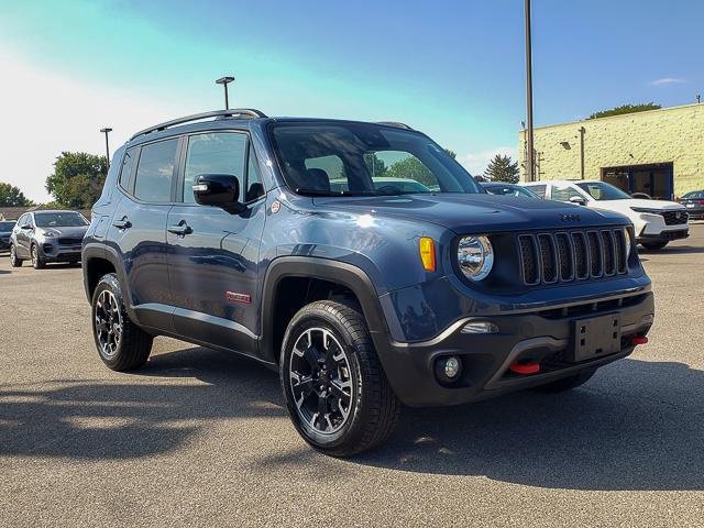Used 2023 Jeep Renegade Trailhawk image 3