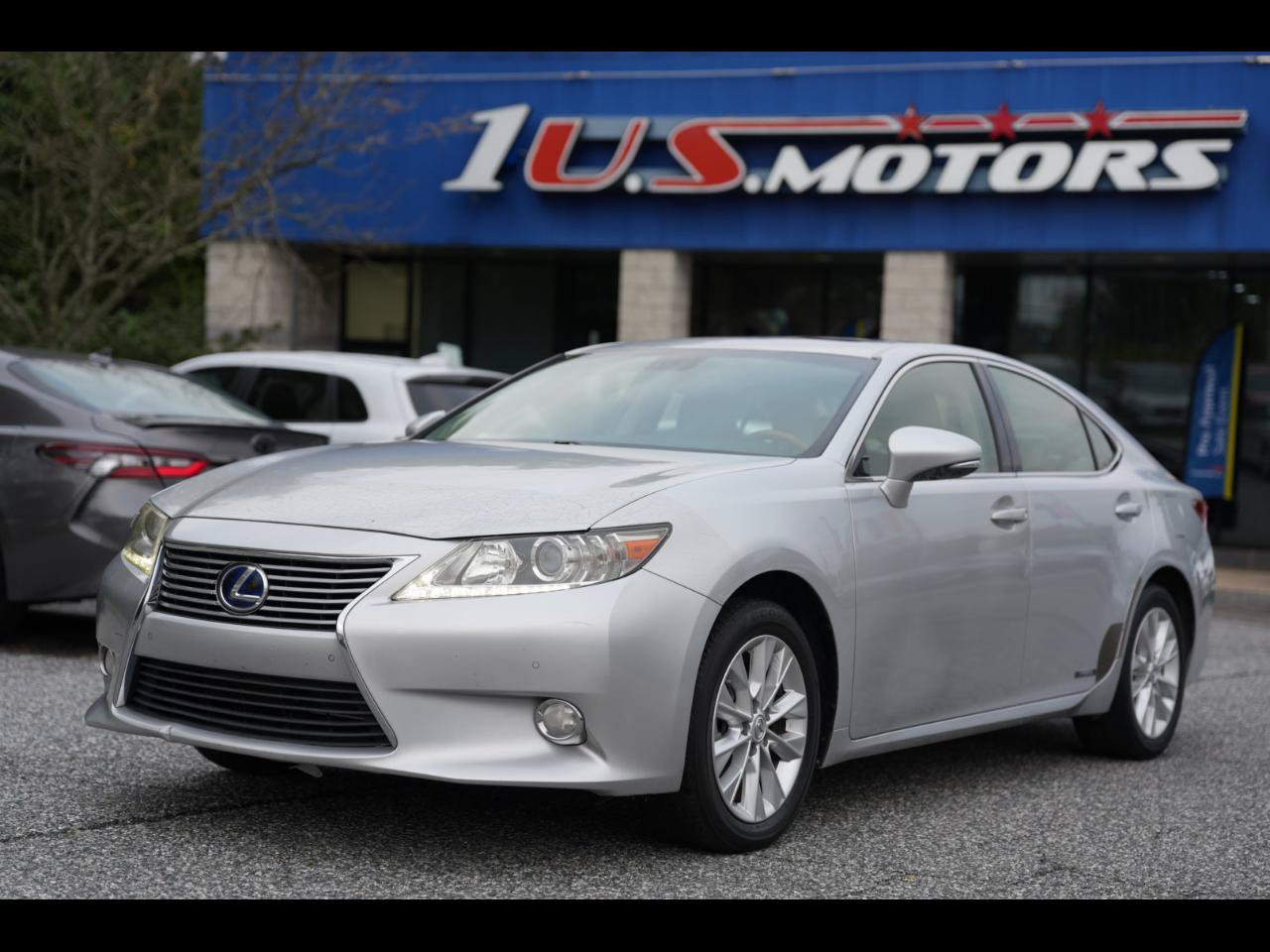 Used 2013 Lexus ES 300h w/ Luxury Pkg FWD image 1