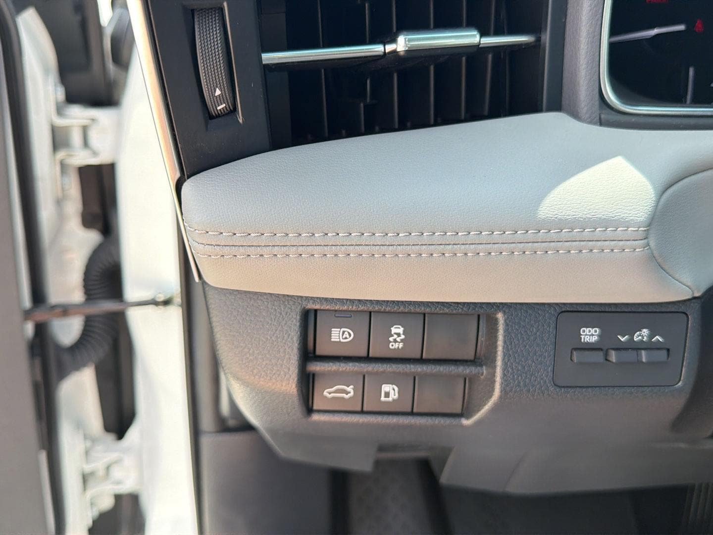 Used 2022 Toyota Avalon XLE w/ Moonroof Package FWD image 18