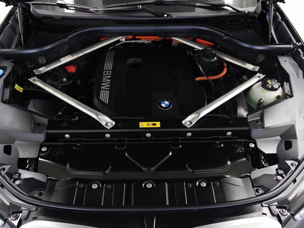 Used 2025 BMW X5 xDrive50e w/ Parking Assistance Package image 12