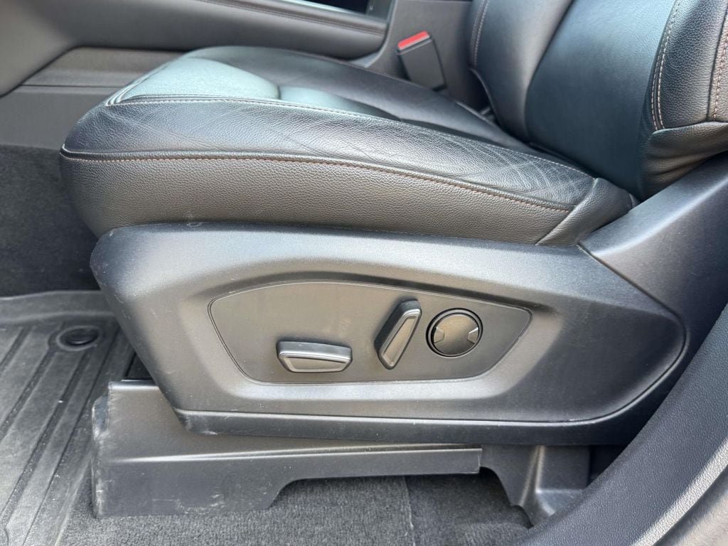 Used 2025 Ford Explorer Active RWD image 19