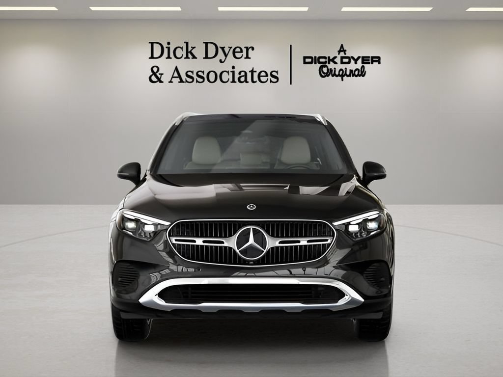 Used 2026 Mercedes-Benz GLC 300 image 3