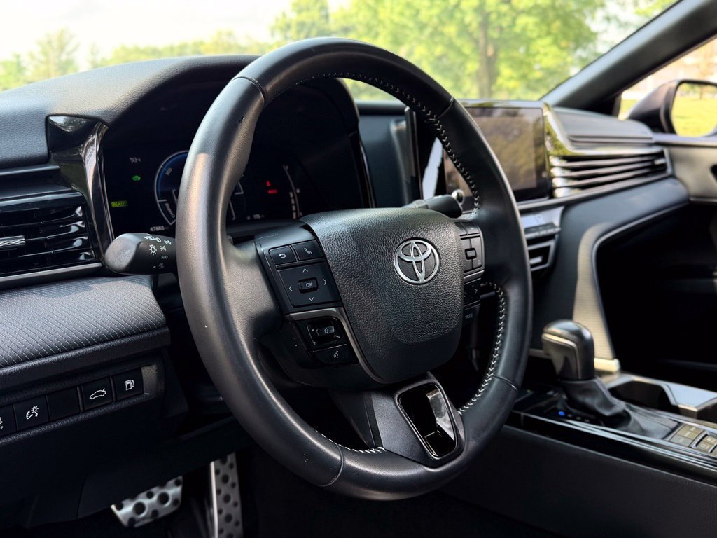 Used 2025 Toyota Camry SE FWD image 3