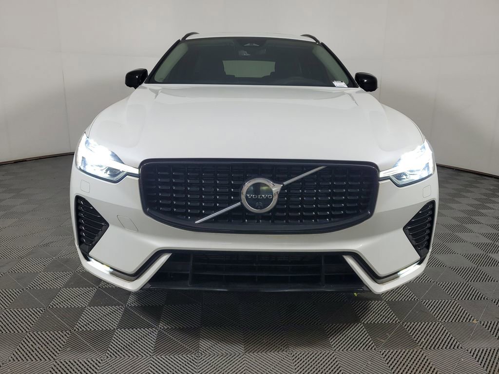 Used 2023 Volvo XC60 B5 Ultimate w/ Climate Package FWD image 2