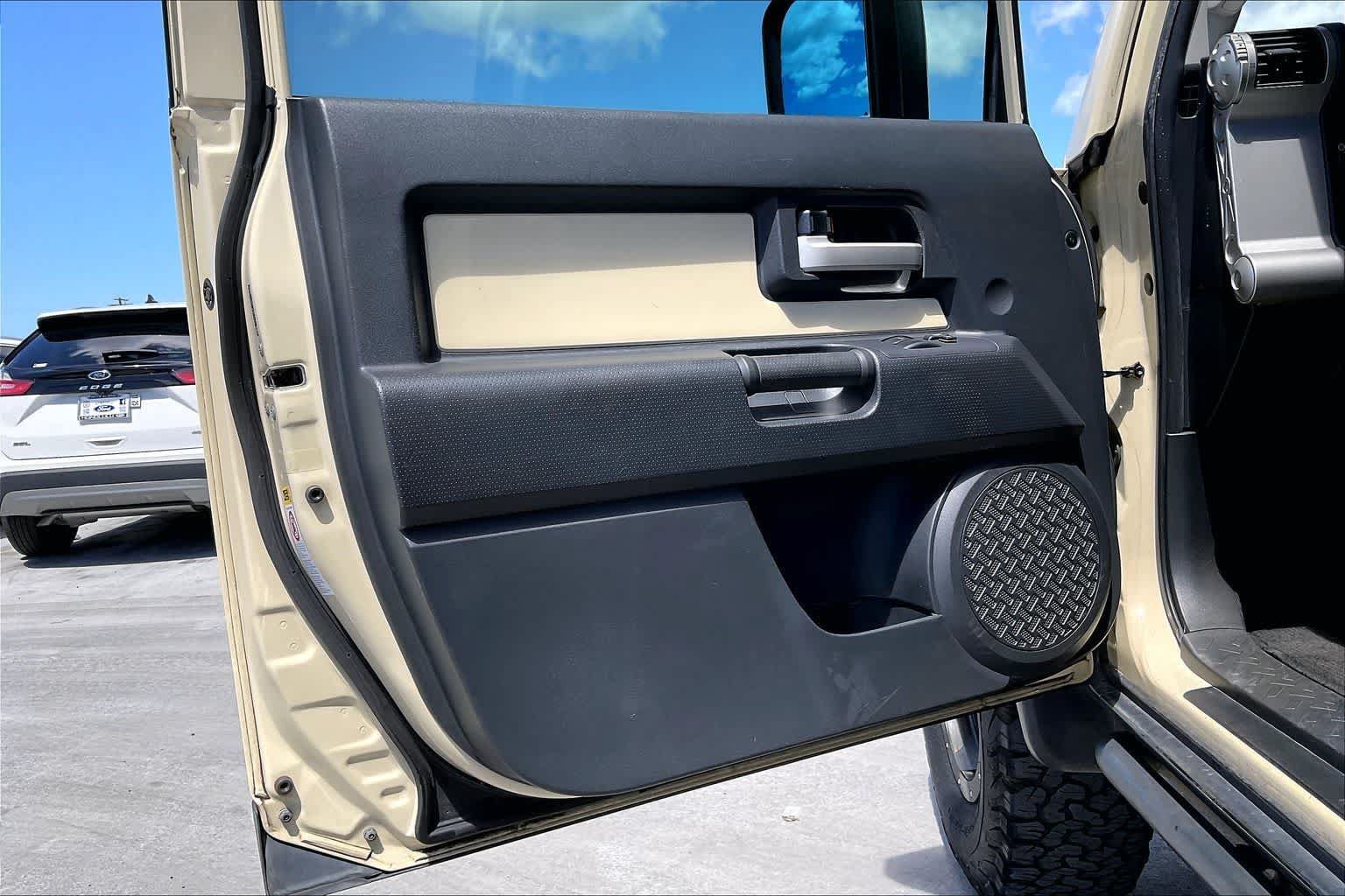 Used 2010 Toyota FJ Cruiser 4WD image 27