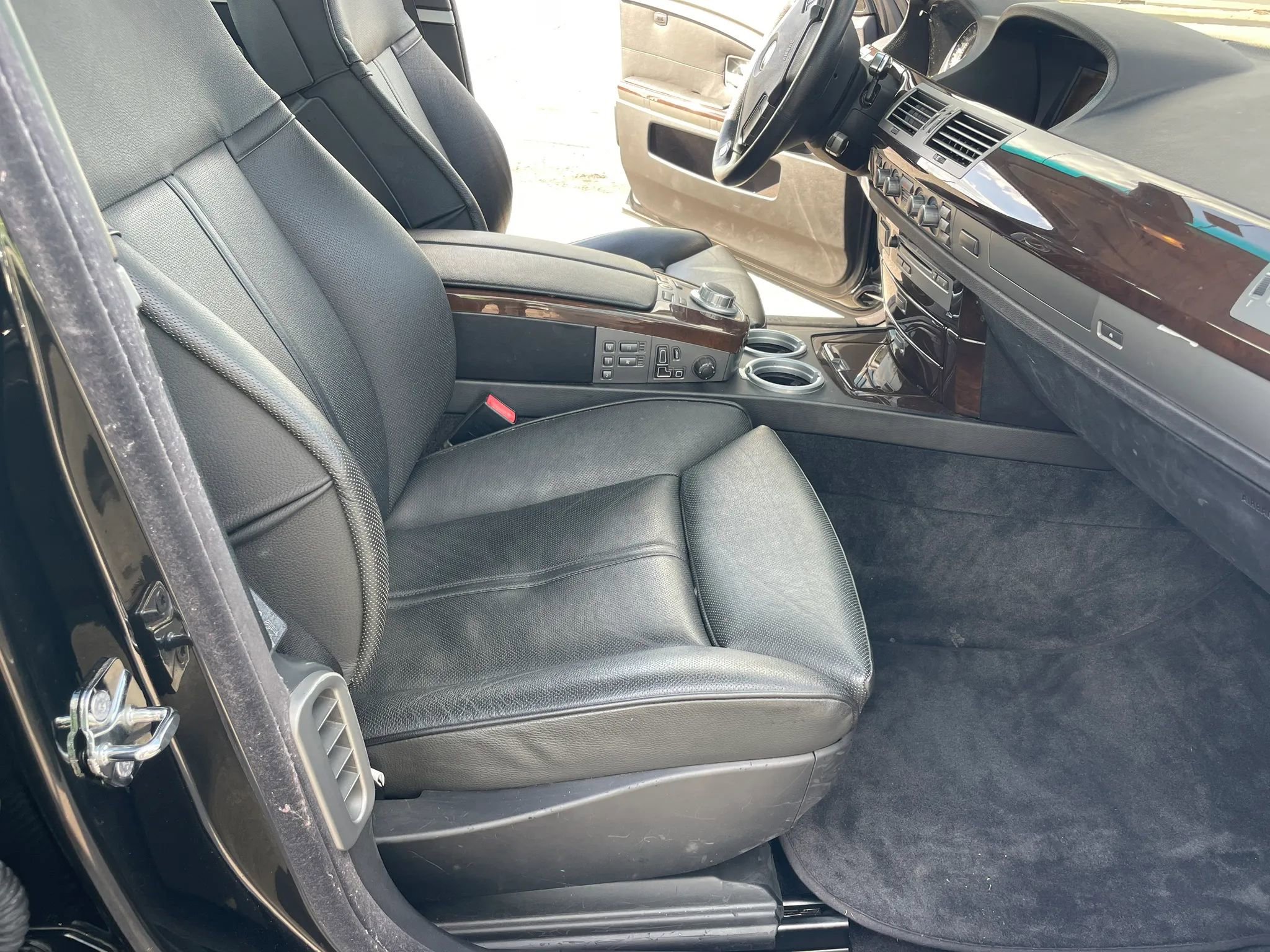 Used 2008 BMW 750i image 14