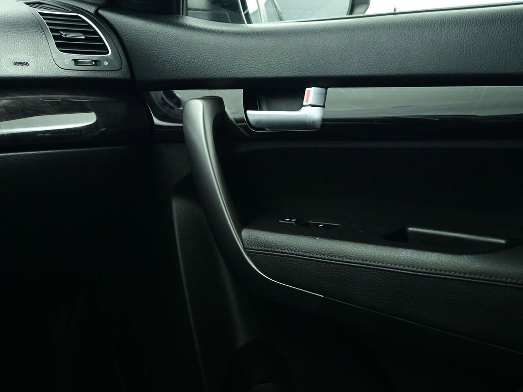 Used 2015 Kia Sorento LX image 13