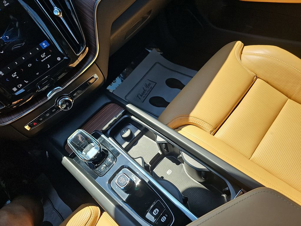 Used 2023 Volvo XC60 B5 Ultimate w/ Protection Package Premier image 29