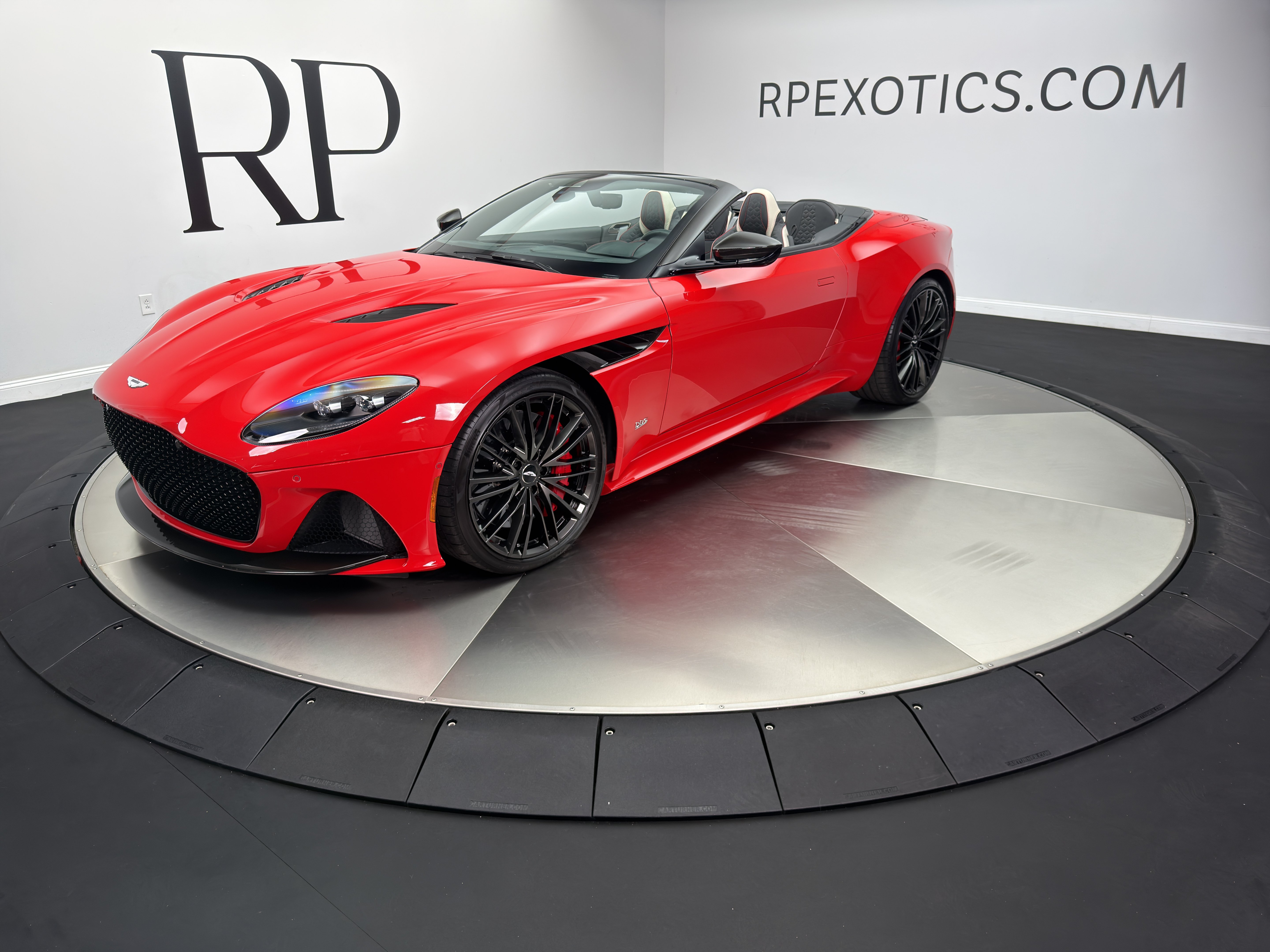 Used 2023 Aston Martin DBS Superleggera Volante RWD image 1
