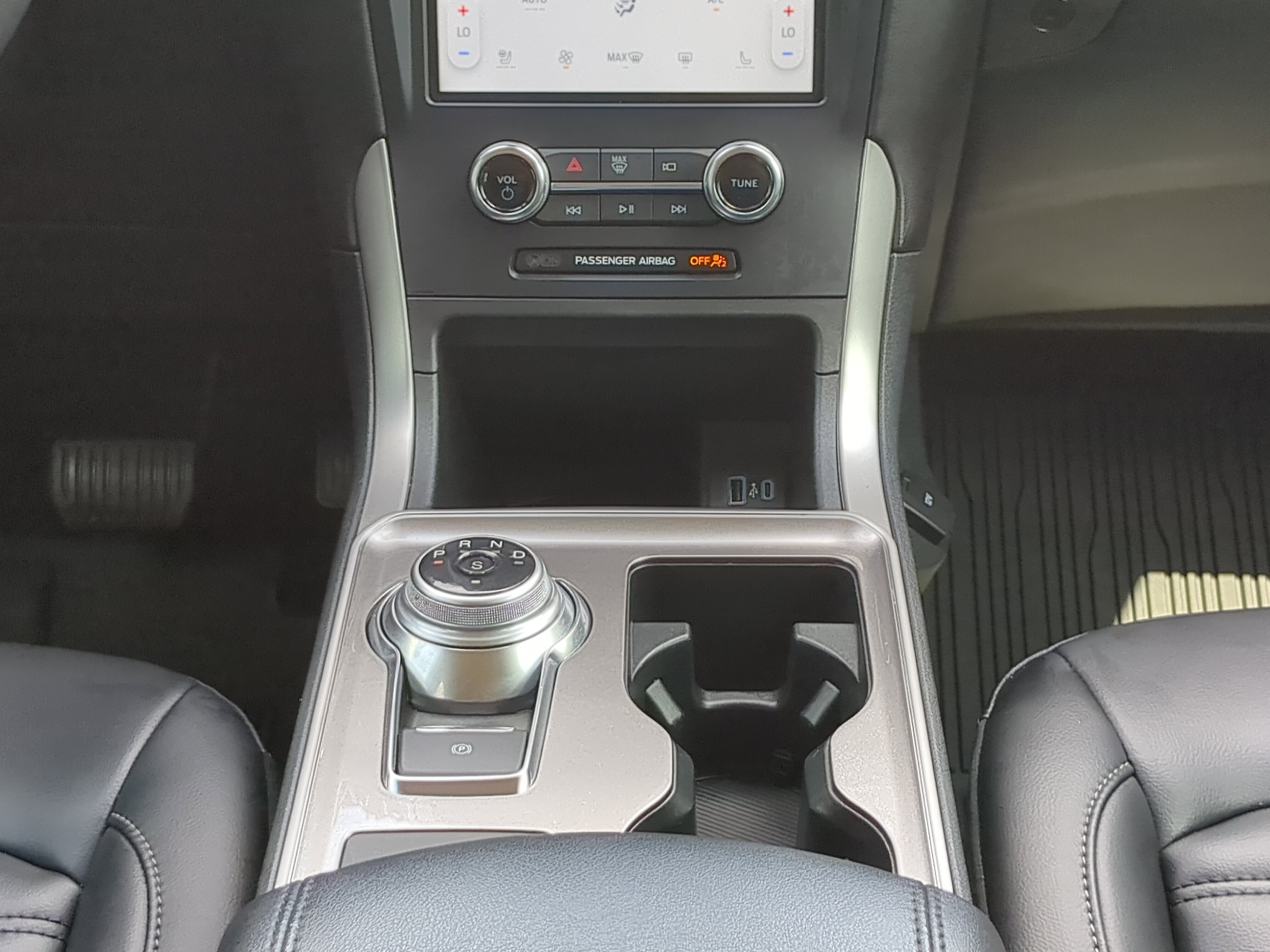 Certified 2024 Ford Edge SEL w/ Convenience Package AWD/4WD image 17