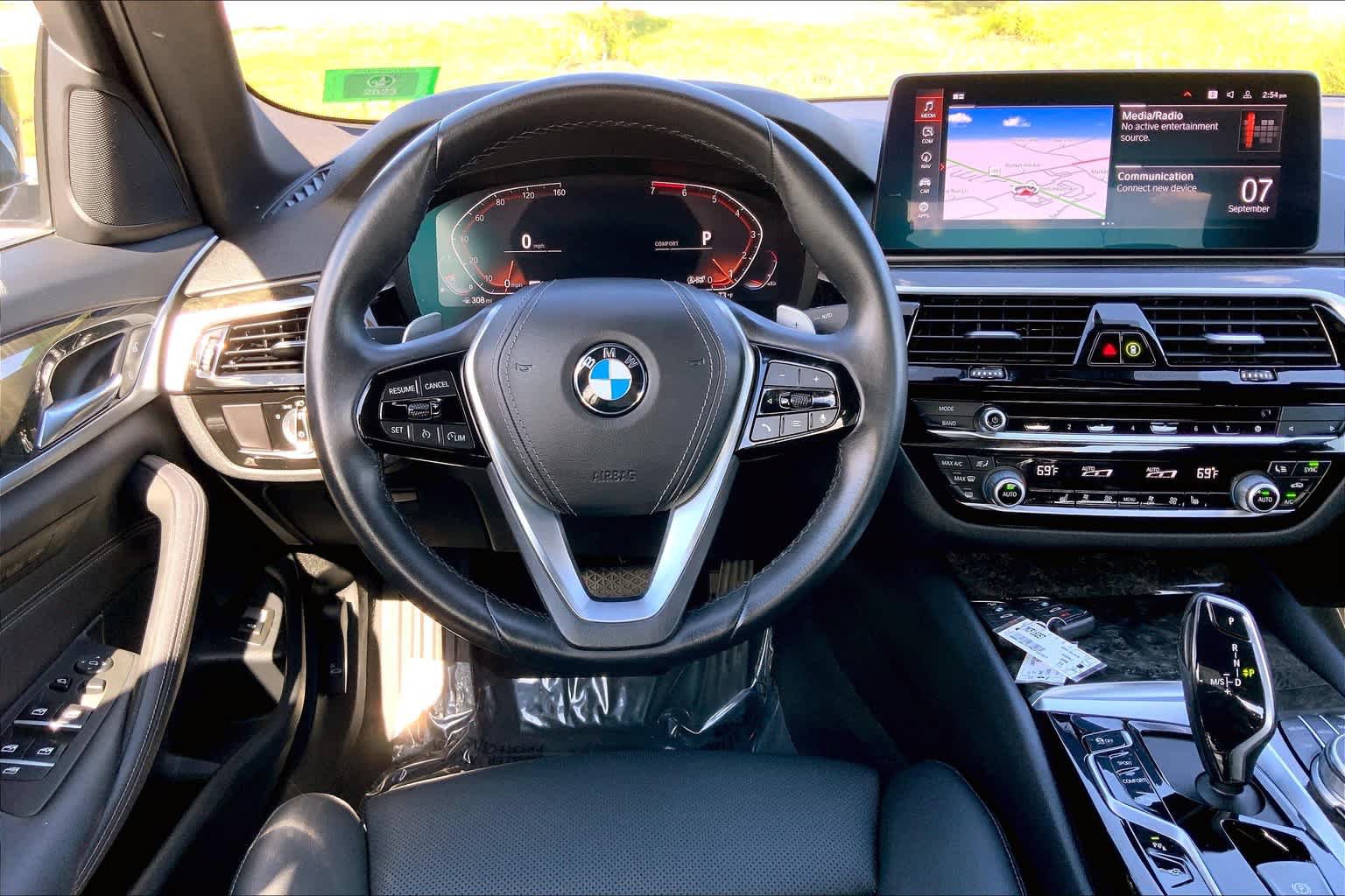Used 2021 BMW 530i xDrive w/ Convenience Package AWD/4WD image 5