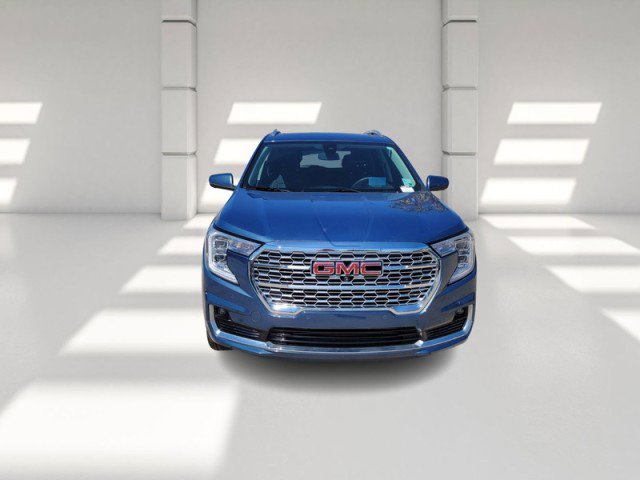 Used 2024 GMC Terrain Denali w/ Denali Premium Package image 2