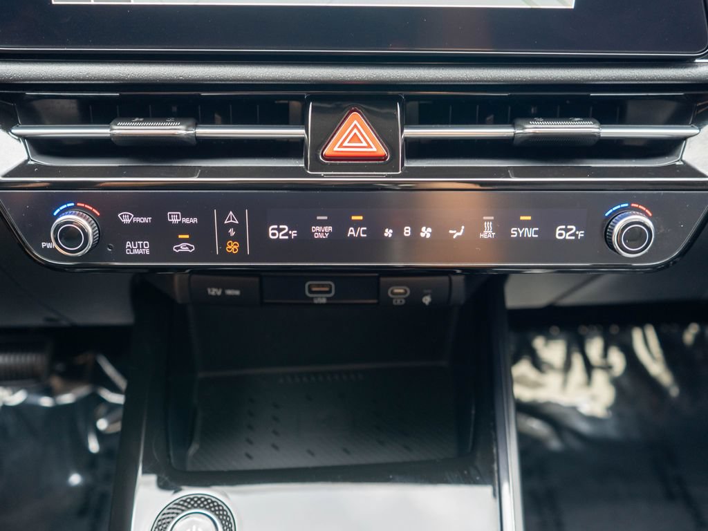 Certified 2024 Kia Niro Wind FWD image 24