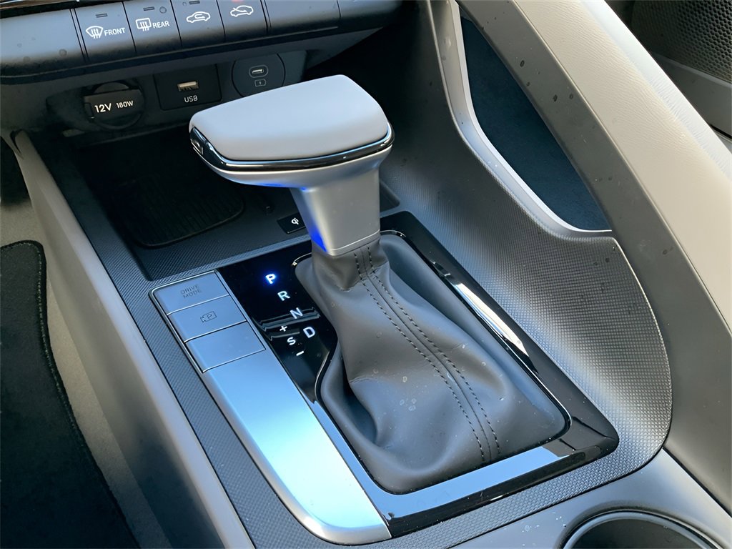 Certified 2025 Hyundai Elantra Sport image 24