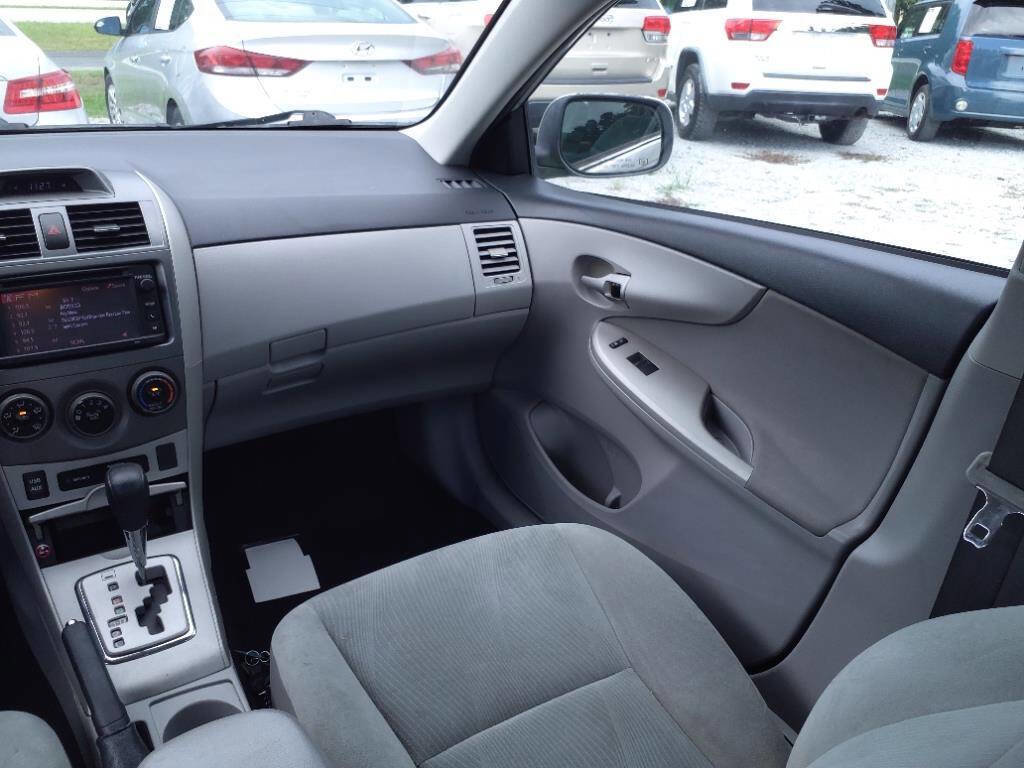 Used 2013 Toyota Corolla LE Special Edition FWD image 9