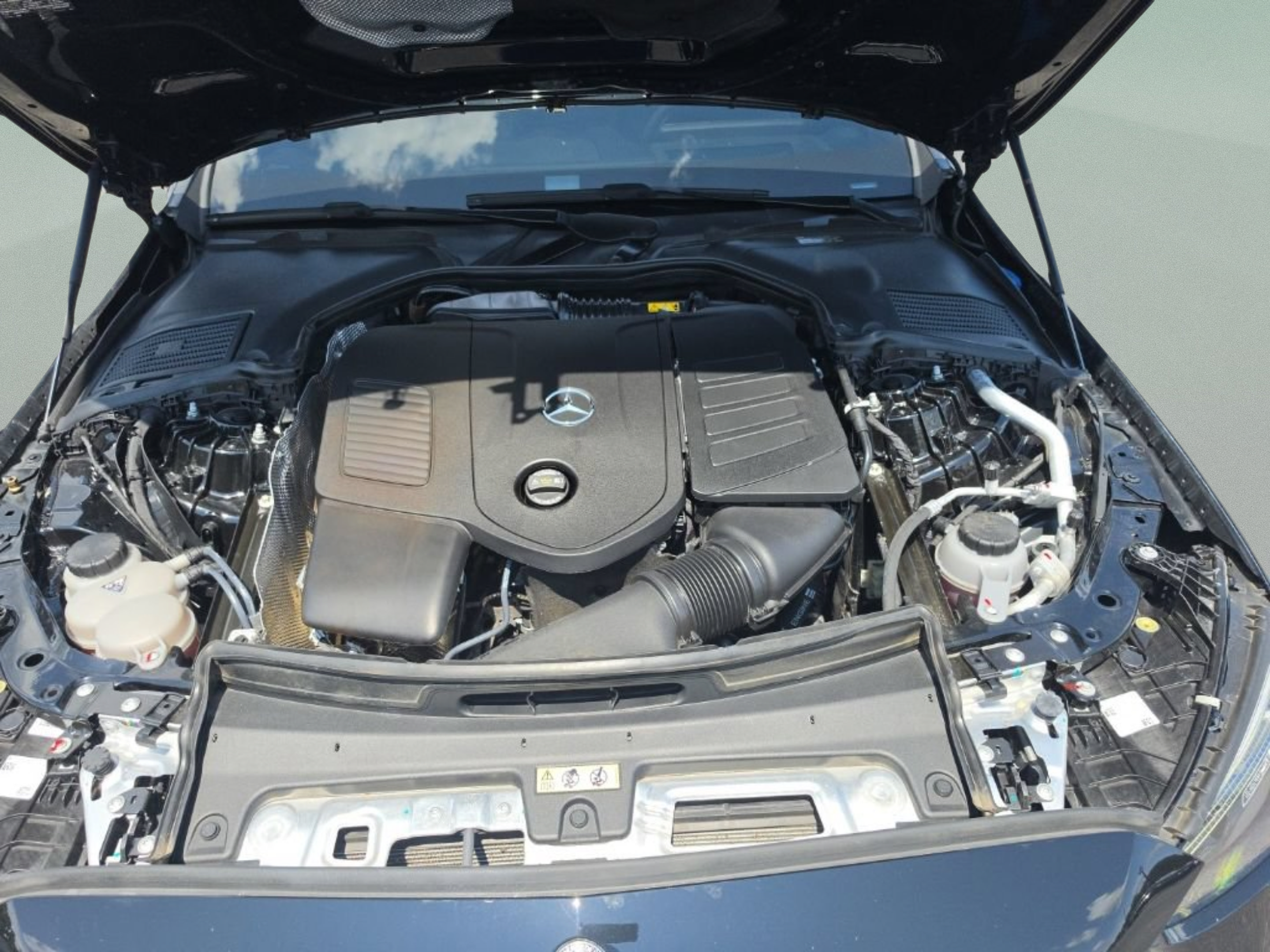 Used 2023 Mercedes-Benz C 300 Sedan image 9
