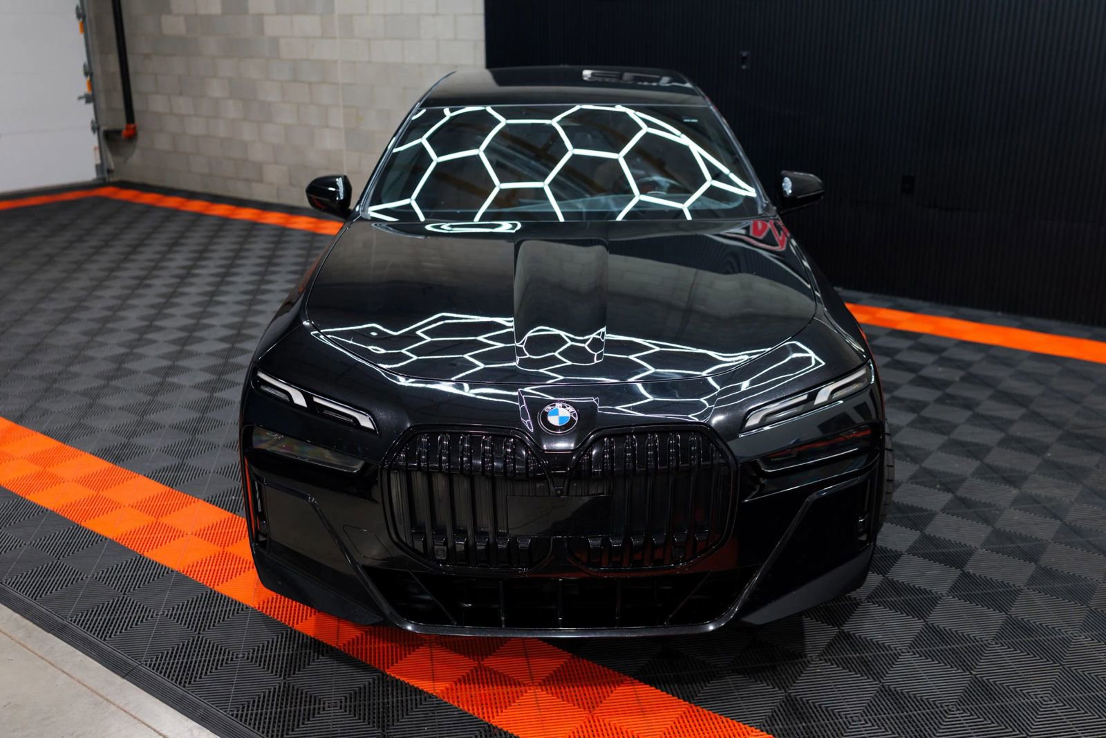 Used 2023 BMW 740i w/ Parking Assistance Package image 8