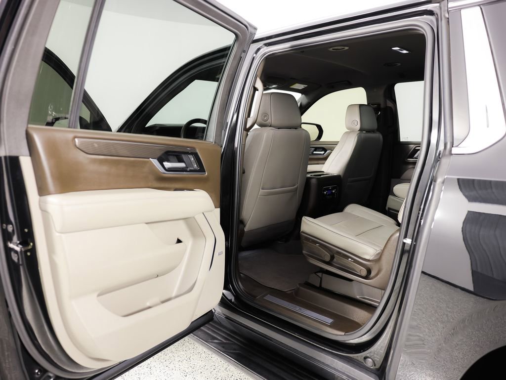 Used 2025 GMC Yukon XL Elevation image 21