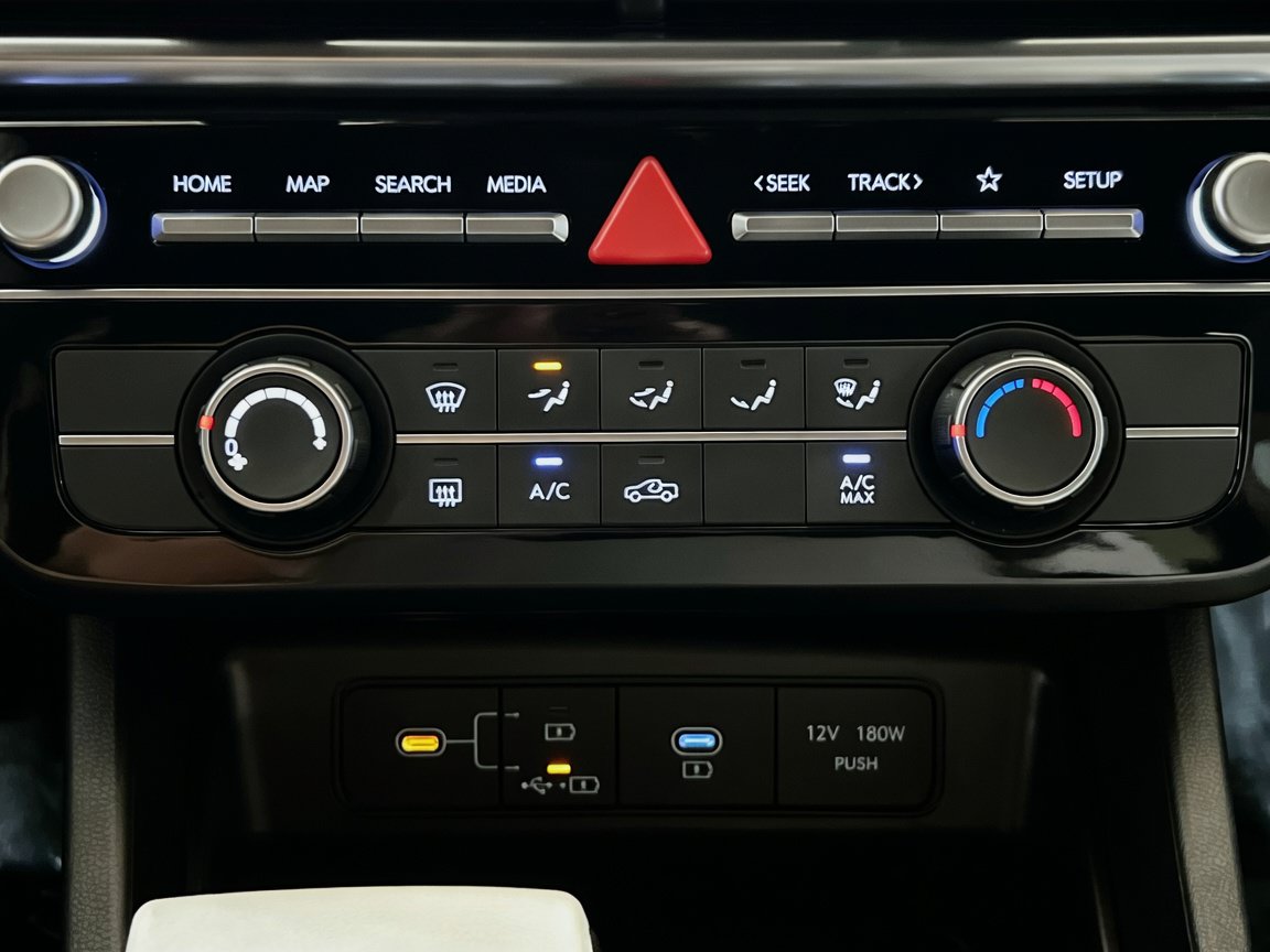 Used 2025 Hyundai Santa Cruz SE FWD image 11