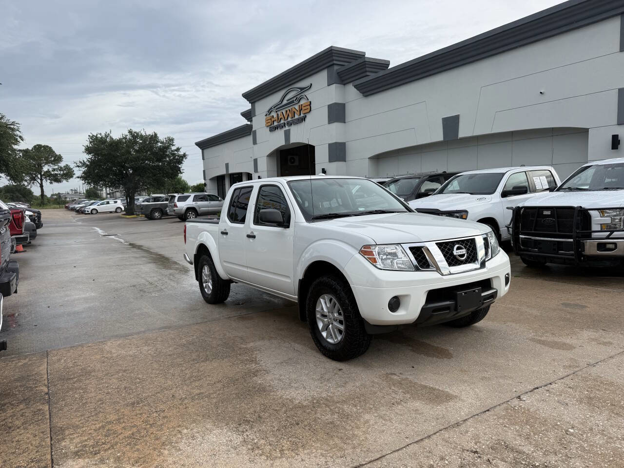Used 2017 Nissan Frontier SV RWD image 2