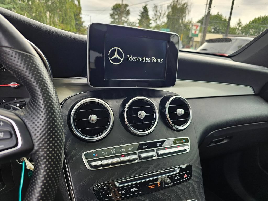 Used 2019 Mercedes-Benz GLC 300 4MATIC image 27