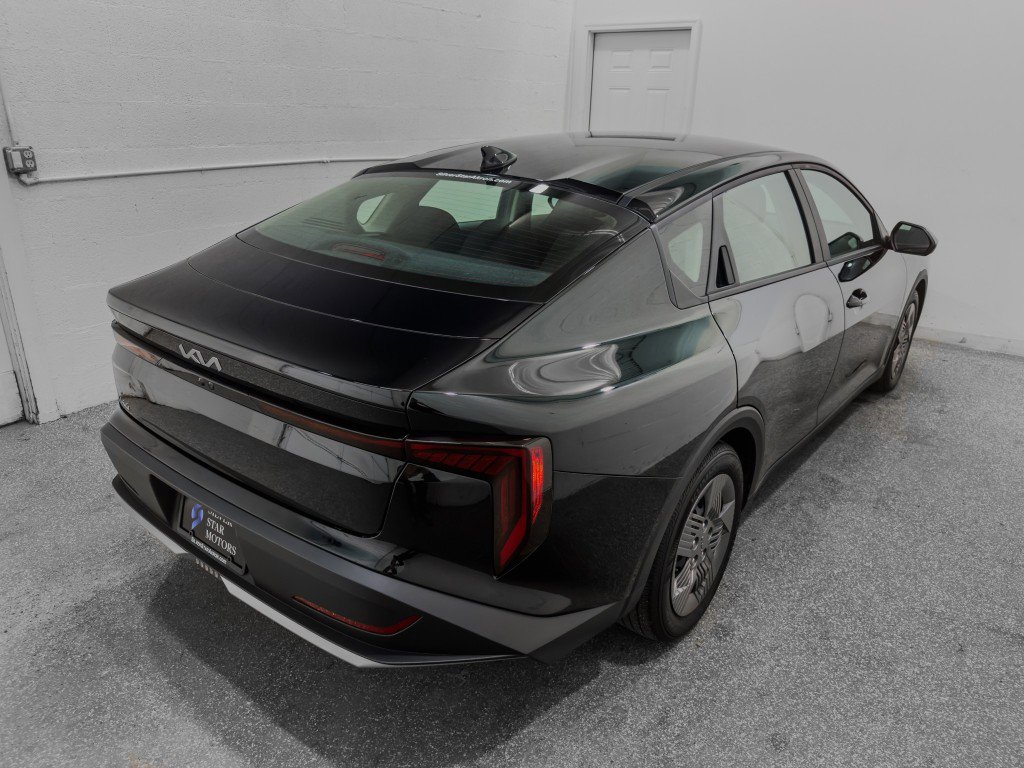 Used 2025 Kia K4 LX image 8