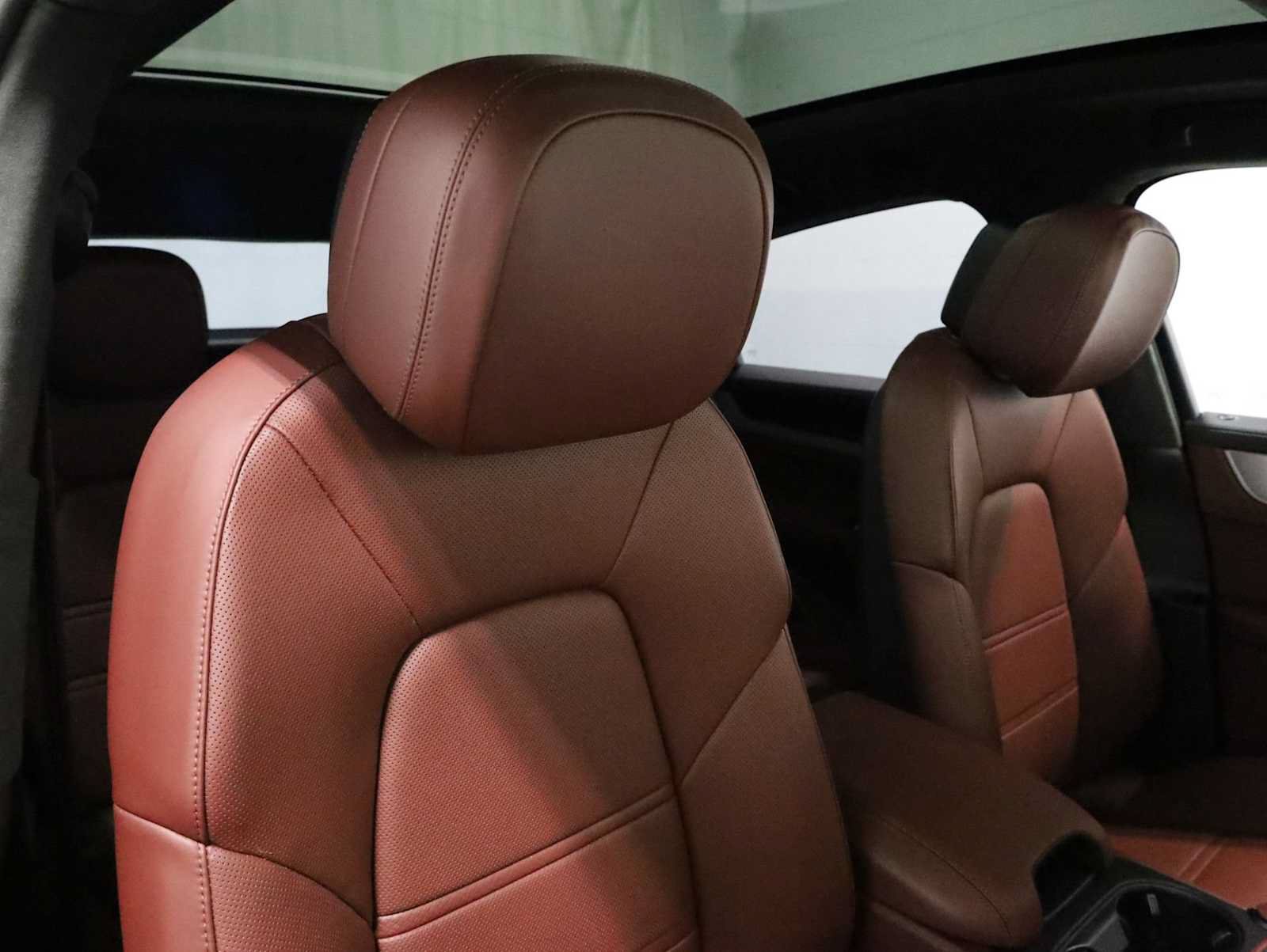Certified 2024 Porsche Cayenne Turbo AWD/4WD image 22