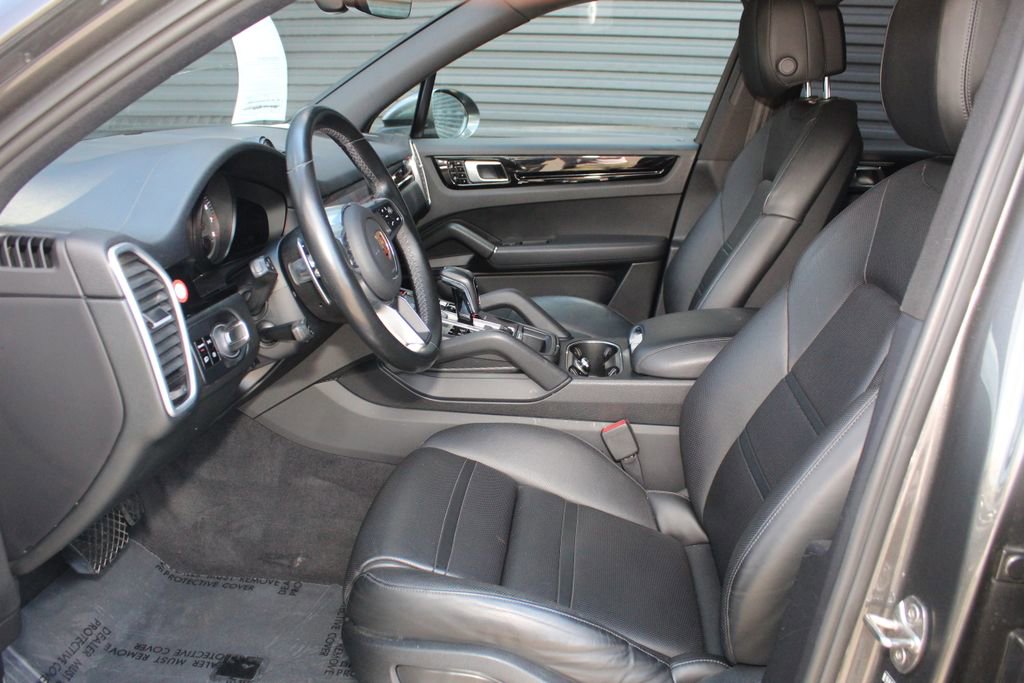 Used 2020 Porsche Cayenne AWD/4WD image 5