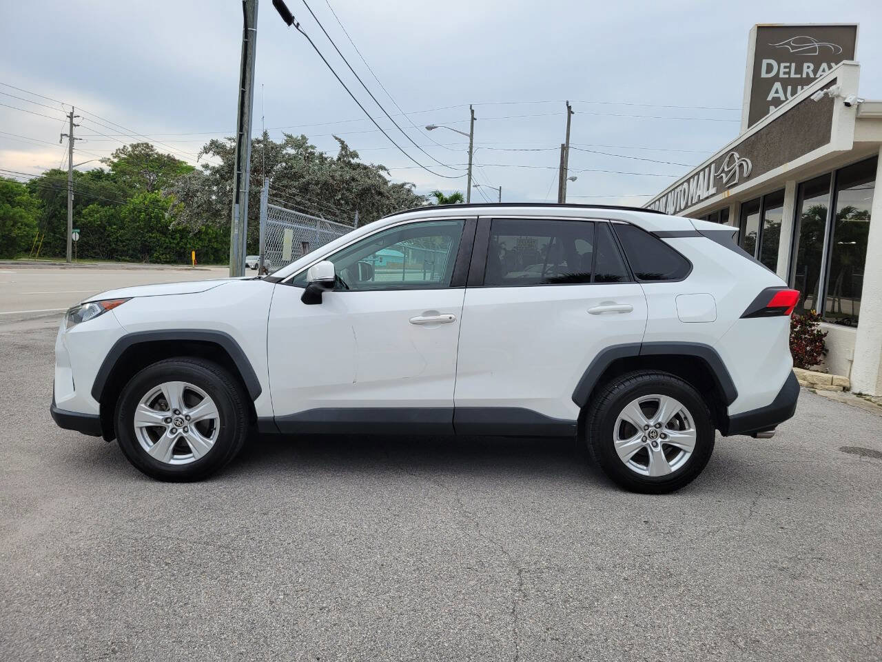 Used 2021 Toyota RAV4 XLE FWD image 8
